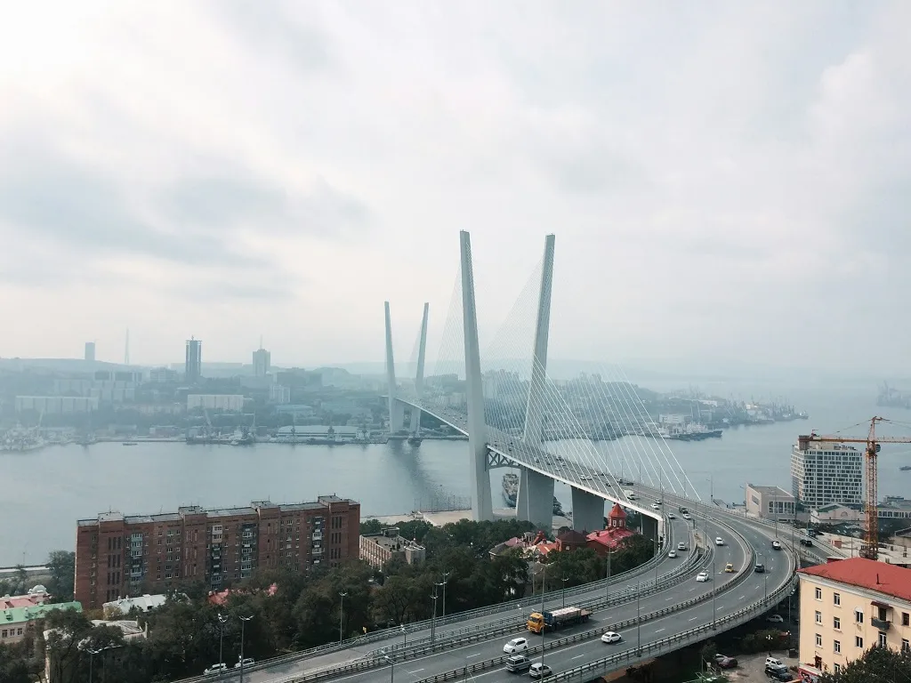 Во Владивостоке в районе бухты прогремели два взрыва
