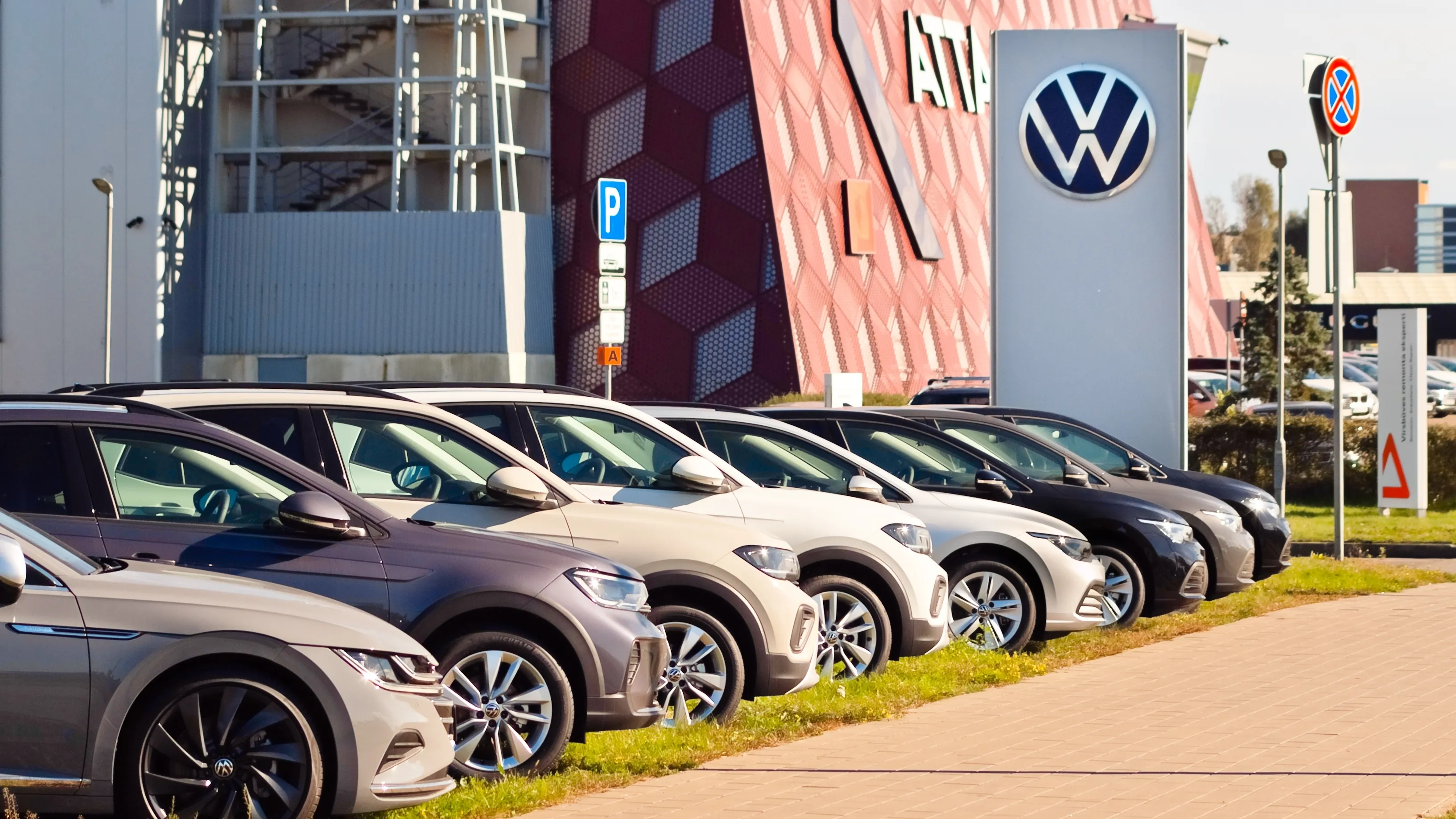 Глава Volkswagen Оливер Блюме: Немецкий автопром слишком долго почивал на лаврах