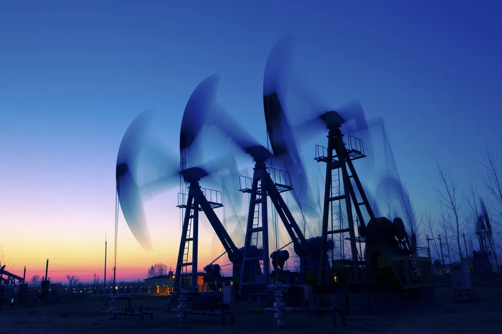 Страны из ОПЕК+ договорились увеличить добычу нефти