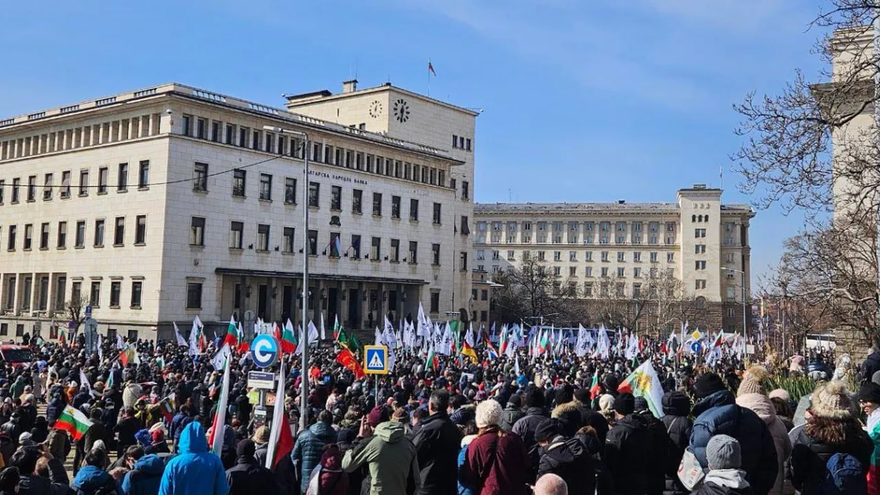 «Свободу болгарскому леву»: В Болгарии вспыхнули протесты из-за евро