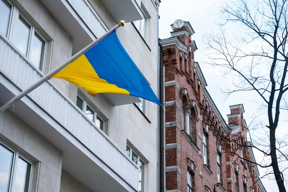 Британская правая партия Reform UK решила запретить украинские флаги