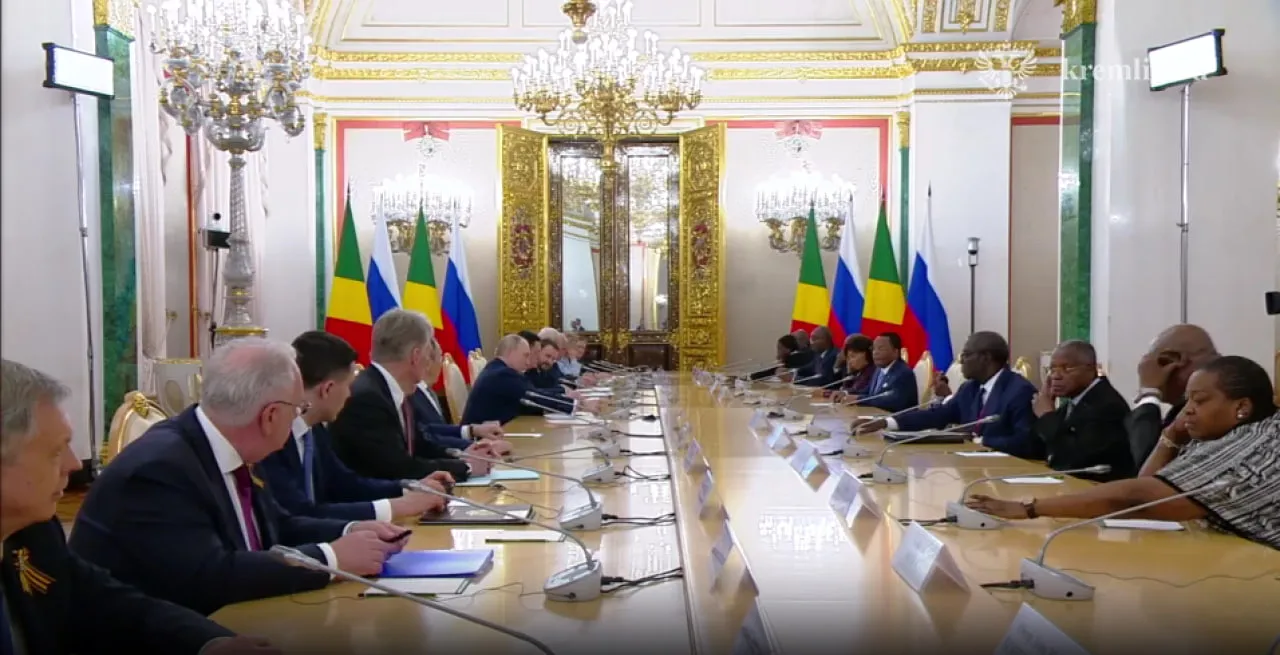 Путин начал переговоры с президентом Конго в Кремле