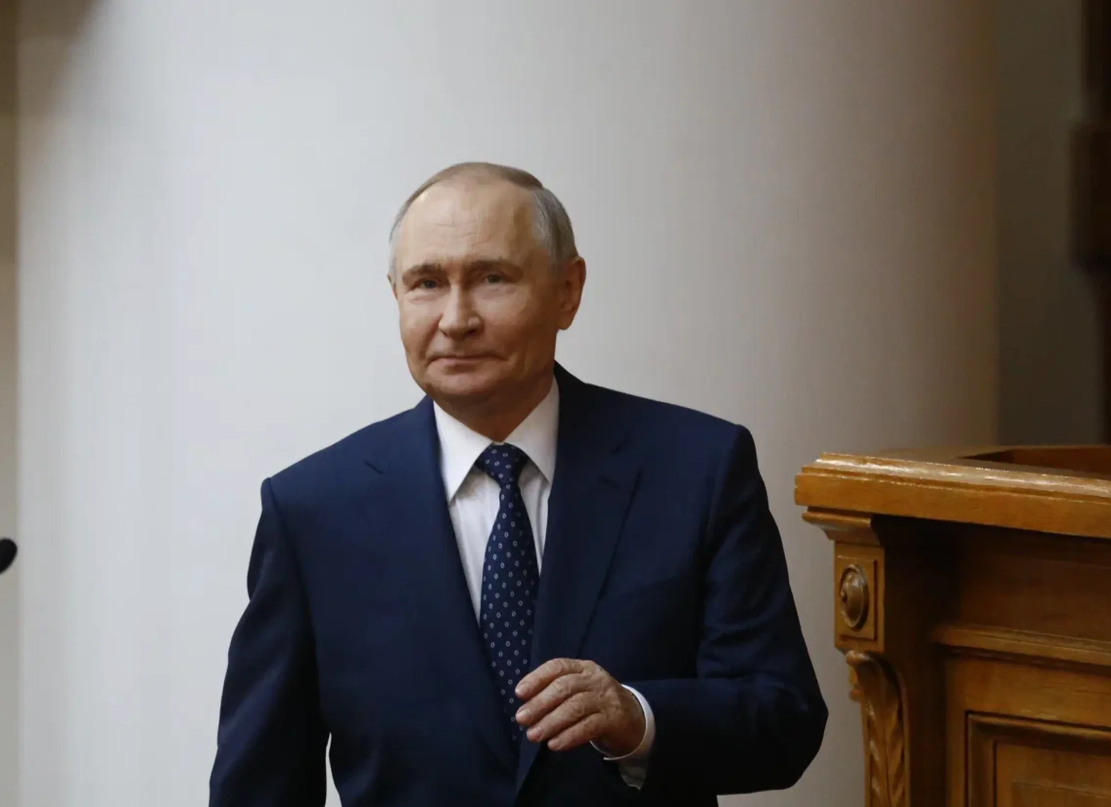 Путин поздравил медиков с предстоящим профессиональным праздником