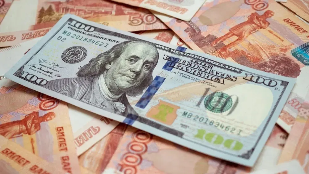 Курс доллара резко поднялся выше 80 рублей после утреннего снижения