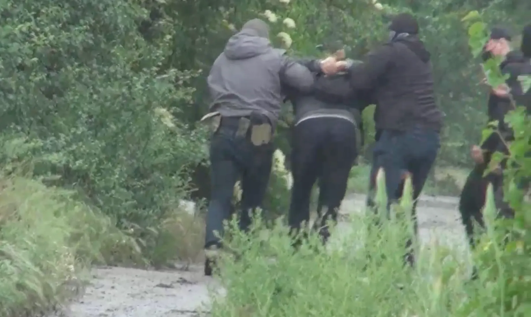 Появилось видео поимки агента СБУ при закладке бомбы С-4 под авто российского чиновника