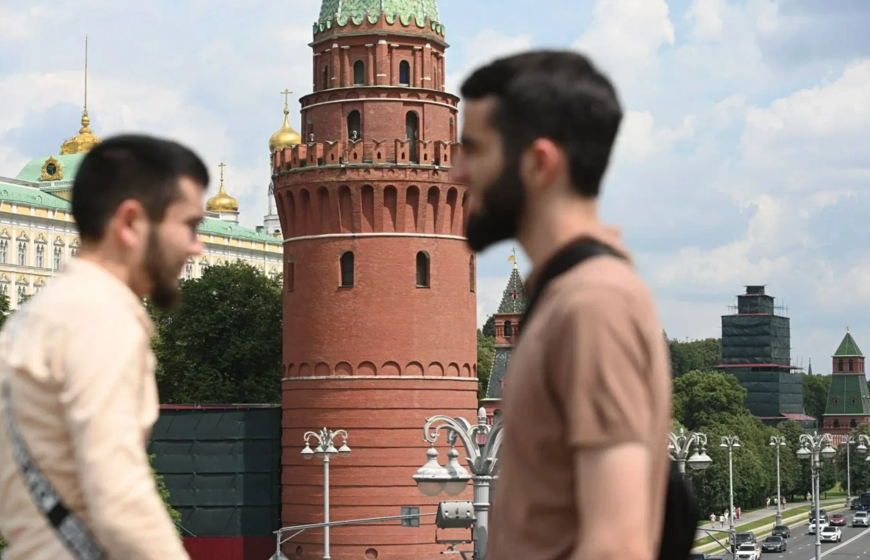 В России хотят выдворять семьи нарушивших закон мигрантов
