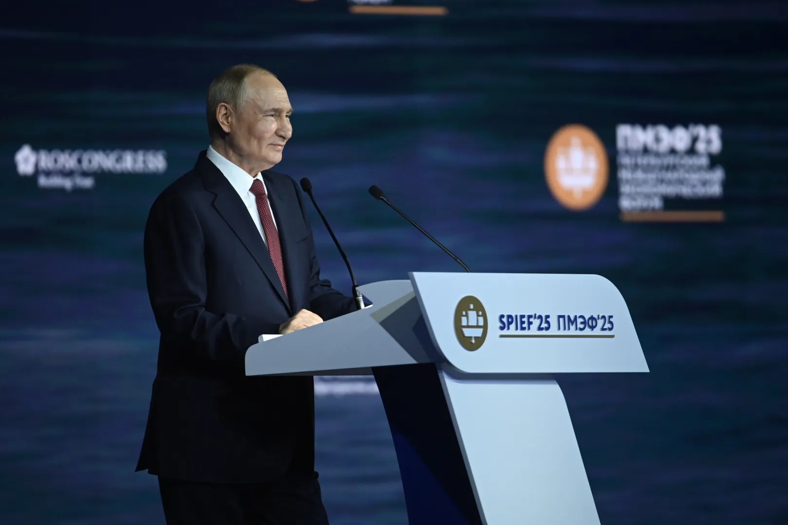 Путин: Многие иностранные компании ушли с рынка России с большими потерями