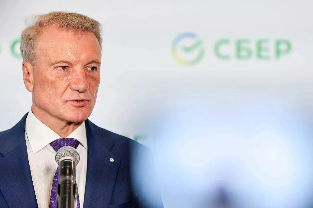 Греф назвал равновесный курс рубля к доллару