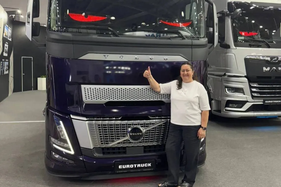 Вяльбе назвала крутым тягач Volvo, фото с которым взбесило шведов