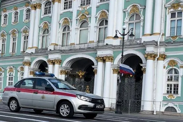В Петербурге турист с 21 гильзой и патроном пытался пройти в Эрмитаж