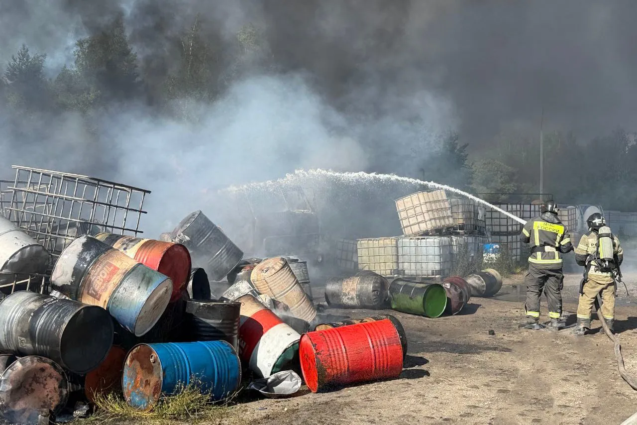 Мощный пожар вспыхнул в промзоне нижегородского Дзержинска