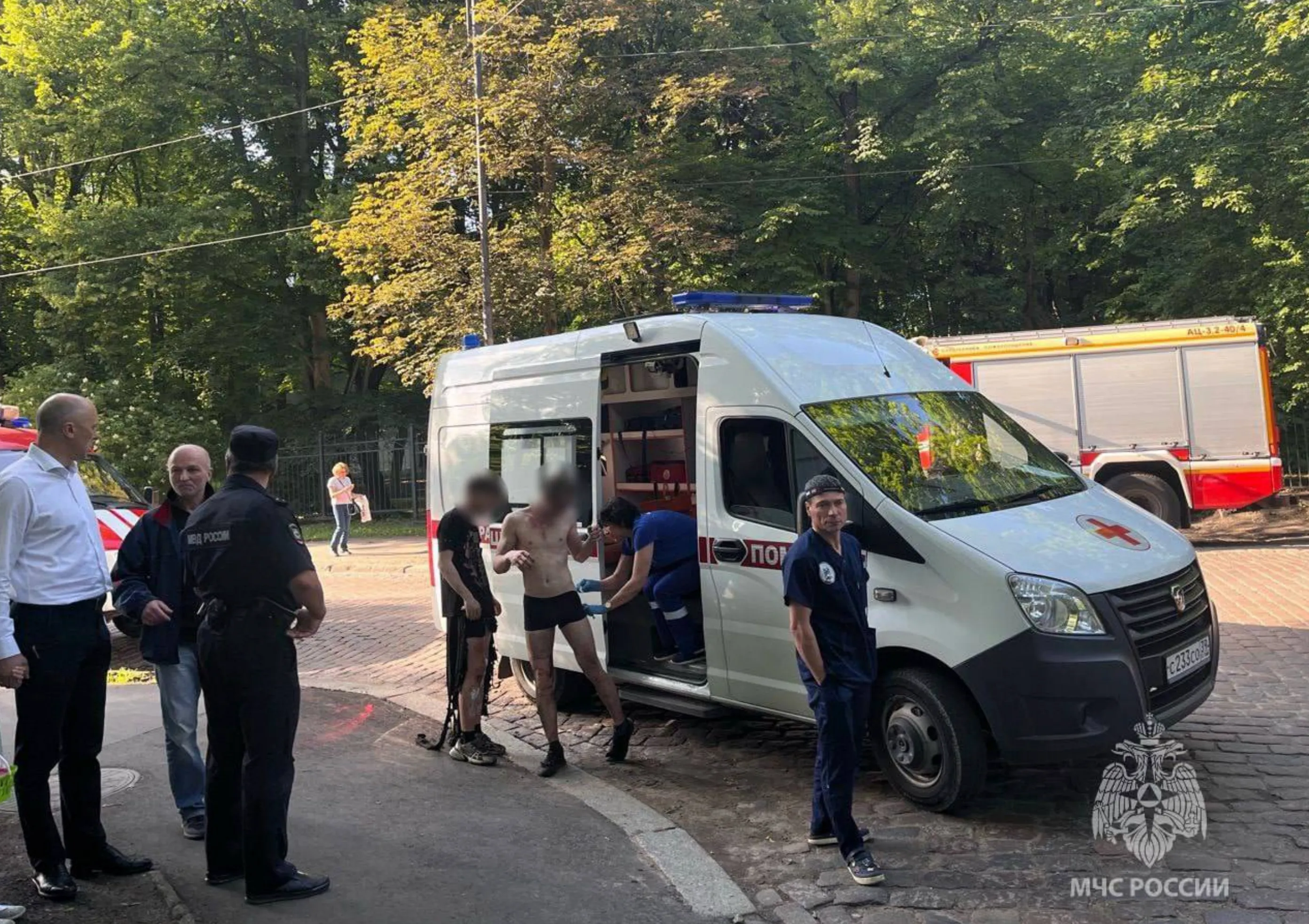 Появились фото с места взрыва в парке Калининграда, где пострадали двое детей
