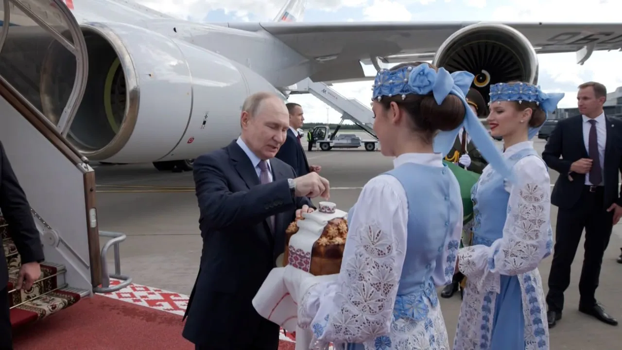 Путин прилетел в Минск с двухдневным визитом