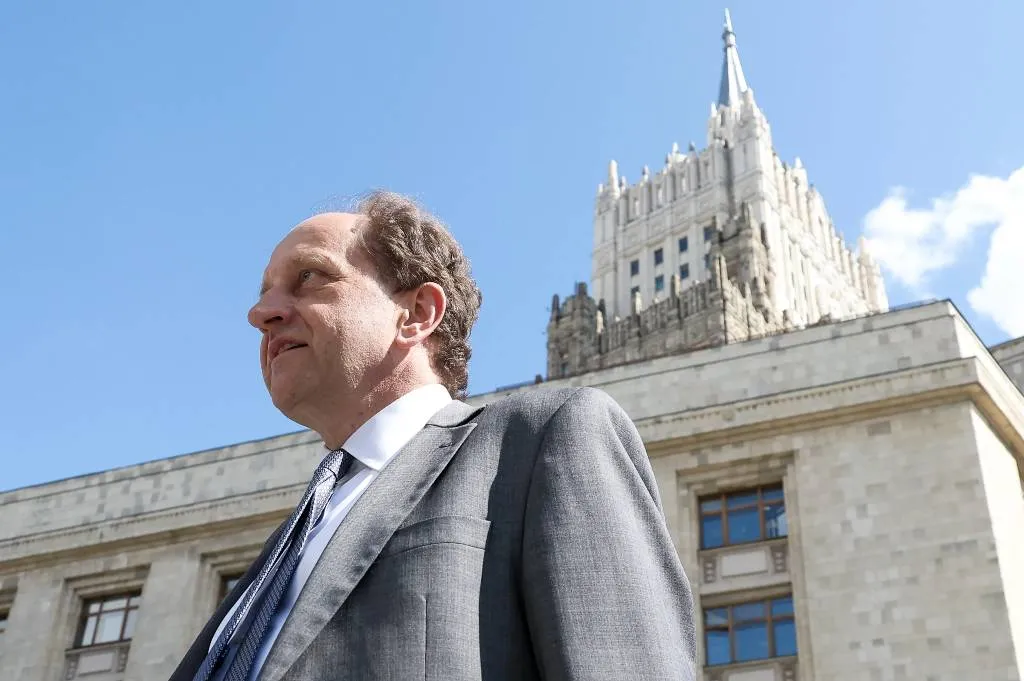 МИД РФ заявил протест послу ФРГ Ламбсдорффу из-за давления на российские СМИ