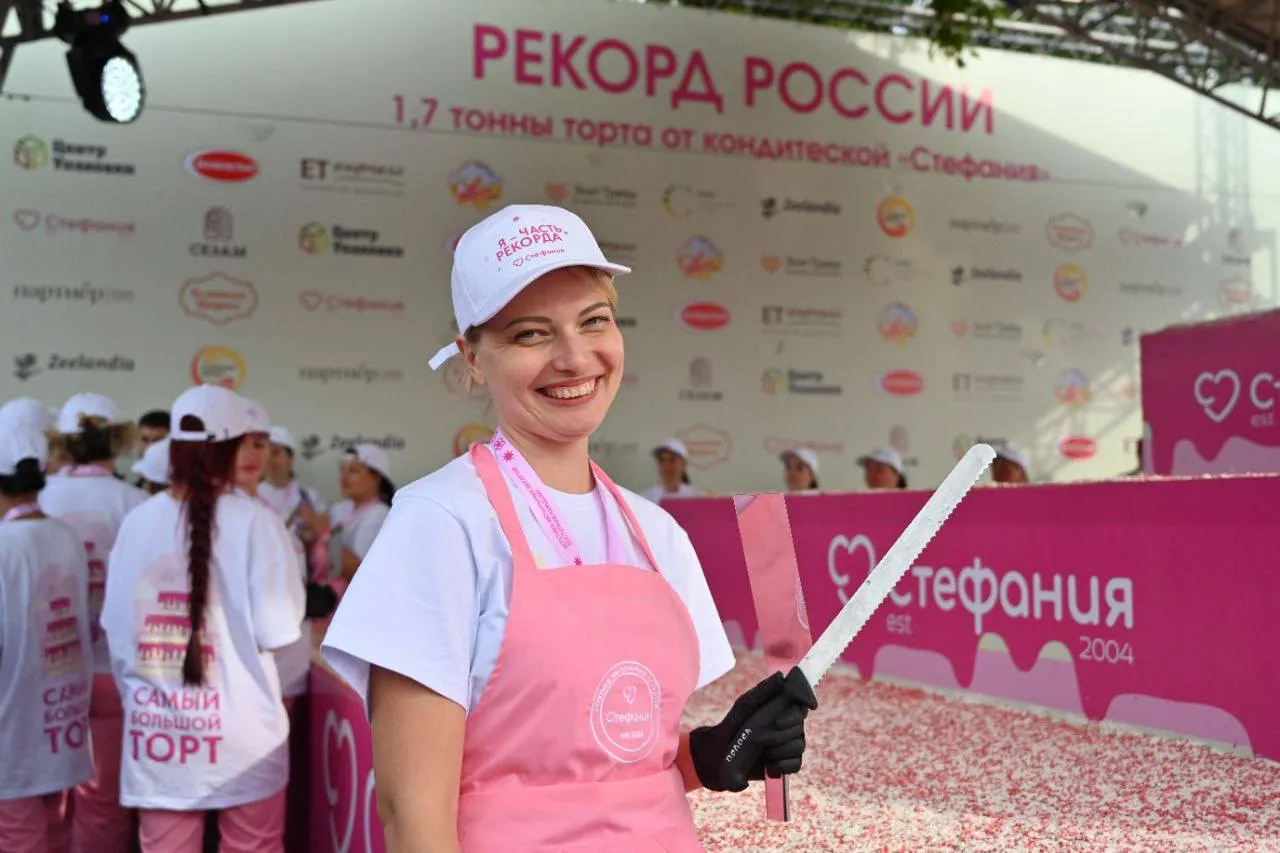 Самый большой торт в России торт весом более 2 тонн приготовили в Иркутске
