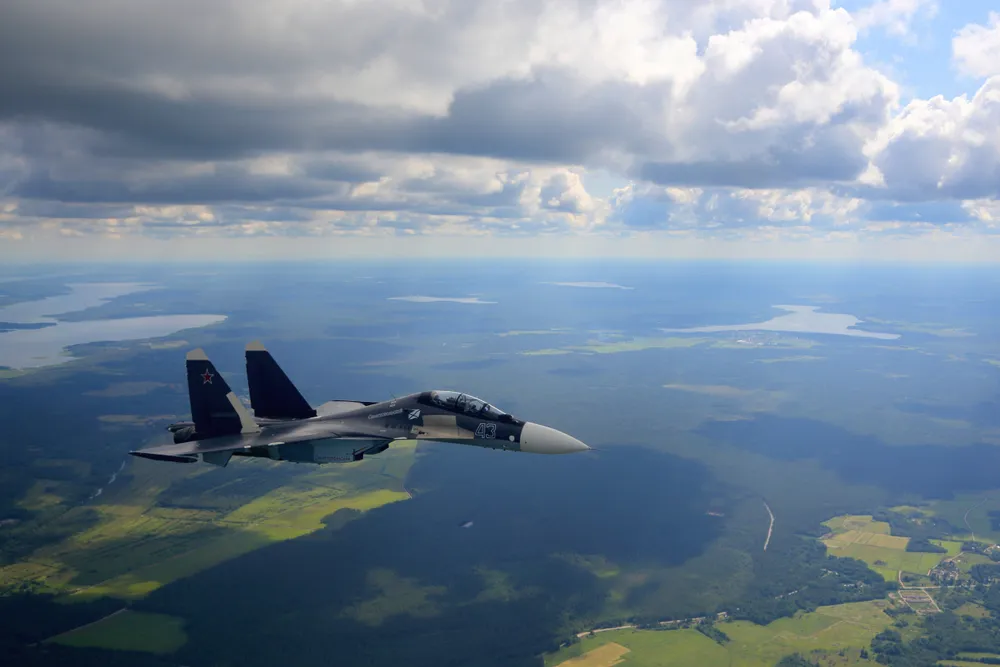 Появилось видео удара Су-30 по украинским БЭП в акватории Чёрного моря
