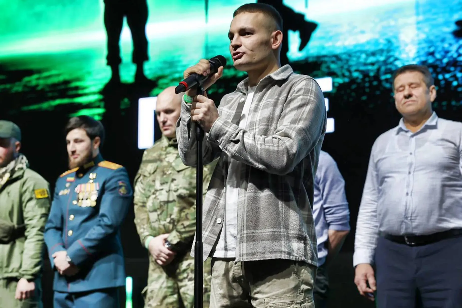 Легендарный боец с позывным Рокот будет вести передачу про СВО