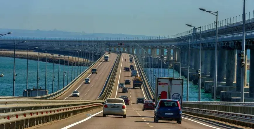 Крымский мост открыли для автомобилей спустя три часа