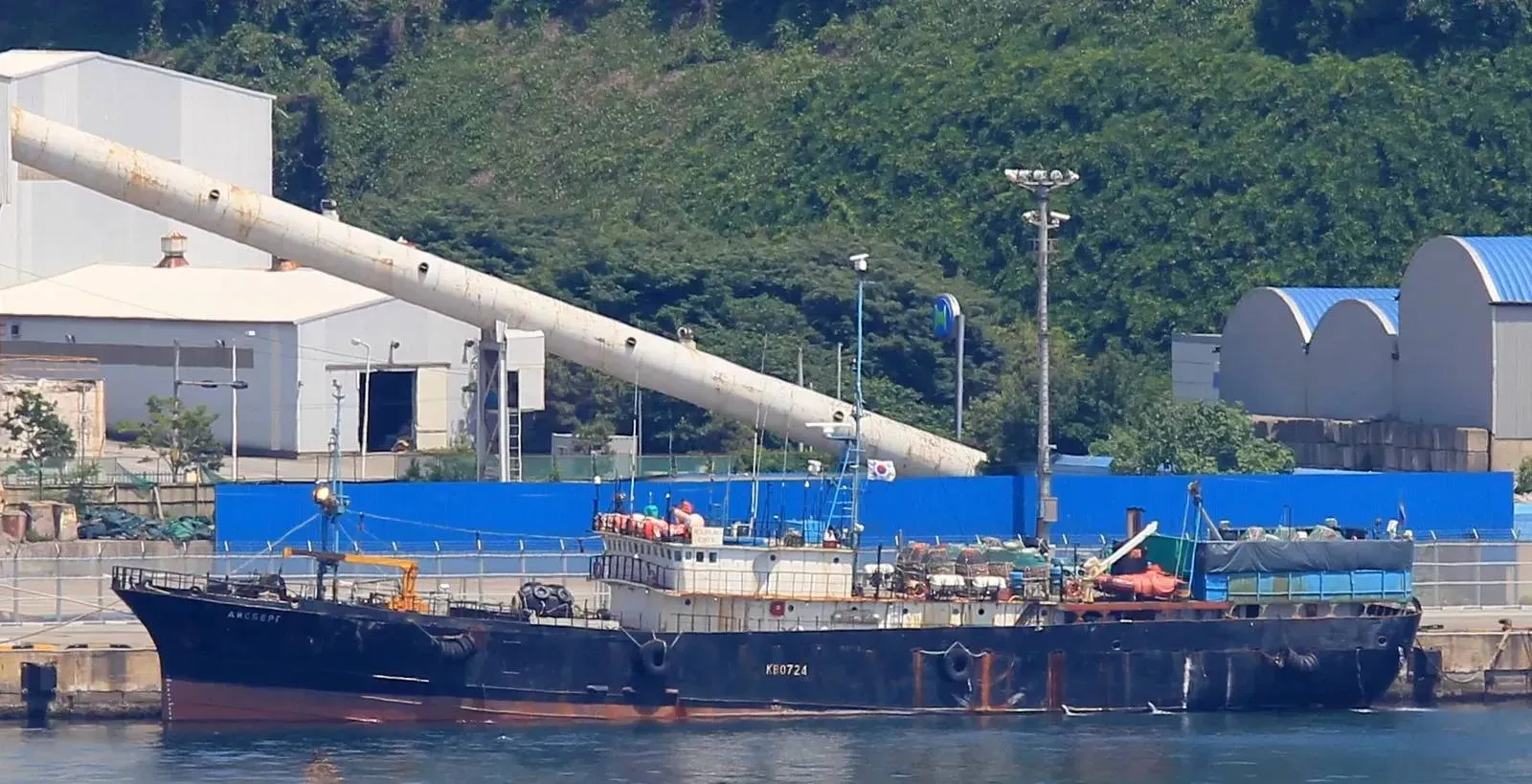 Прокуратура выясняет причины пожара на судне «Айсберг» в Японском море