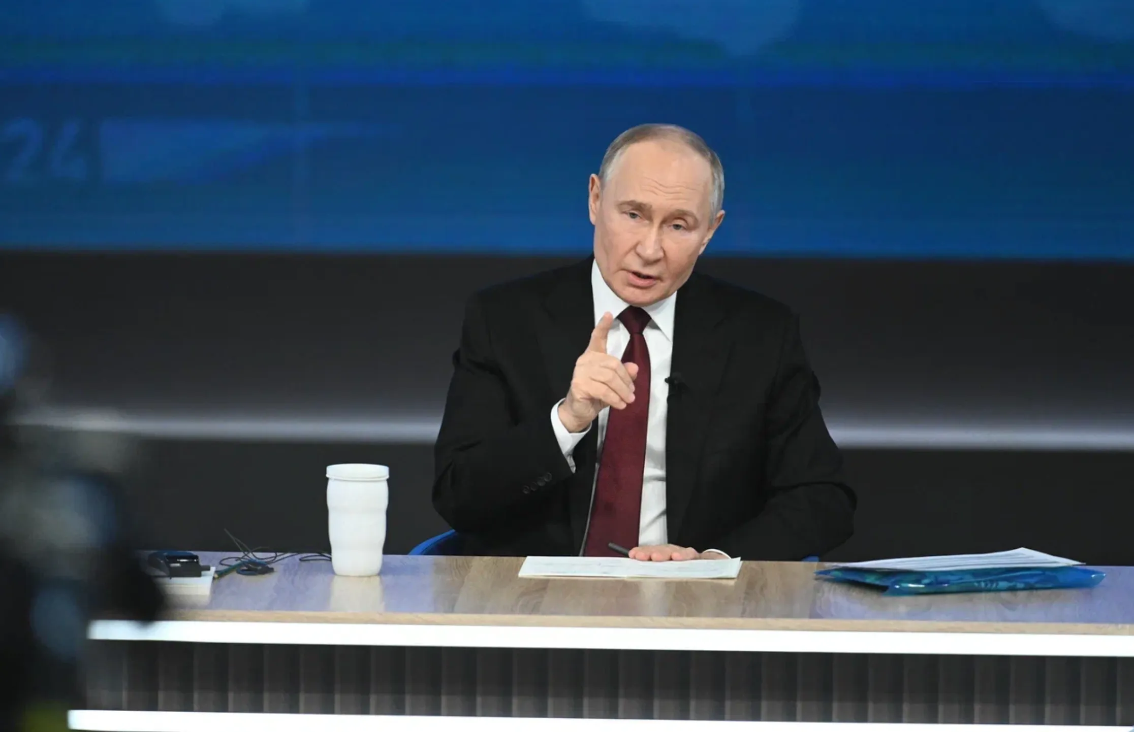 Путин призвал россиян использовать кириллицу, а не «кашу из латиницы»