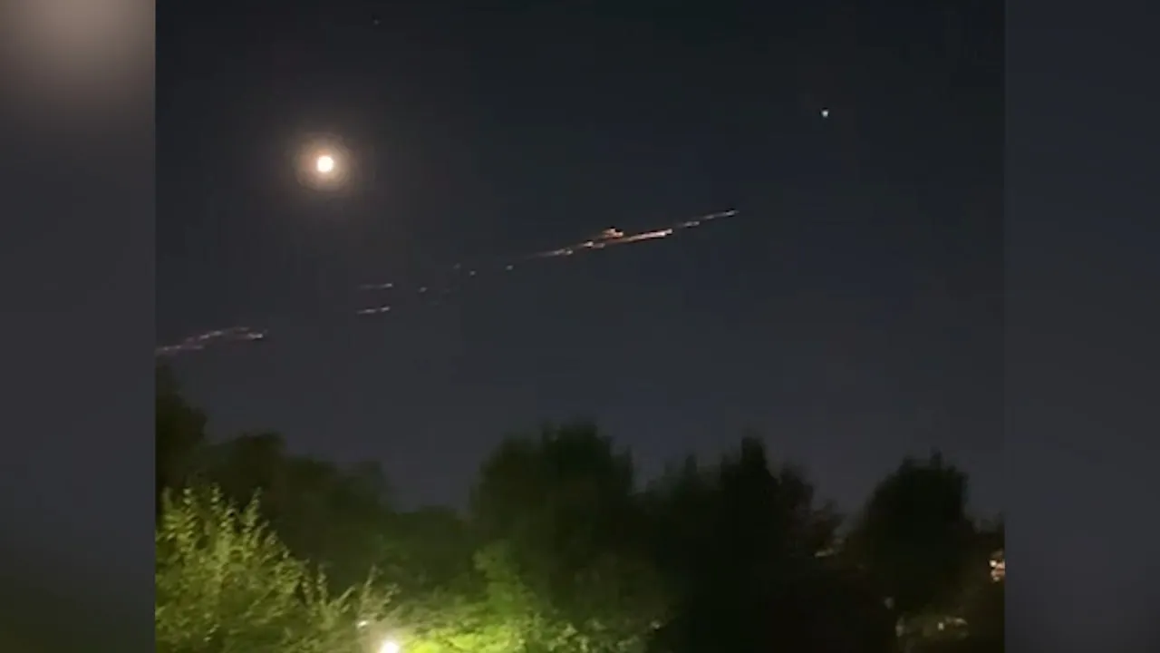 Неопознанные объекты заметили в небе над Казахстаном