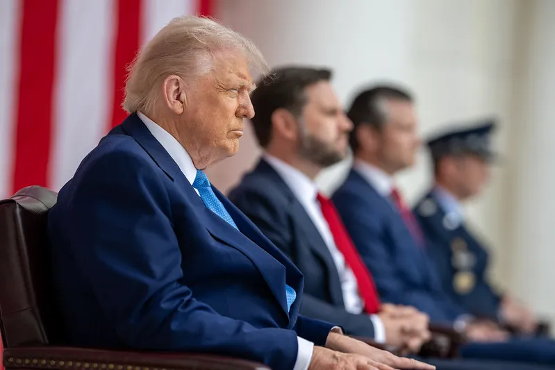 Трамп: Украина дала Путину повод разбомбить её к чёртовой матери