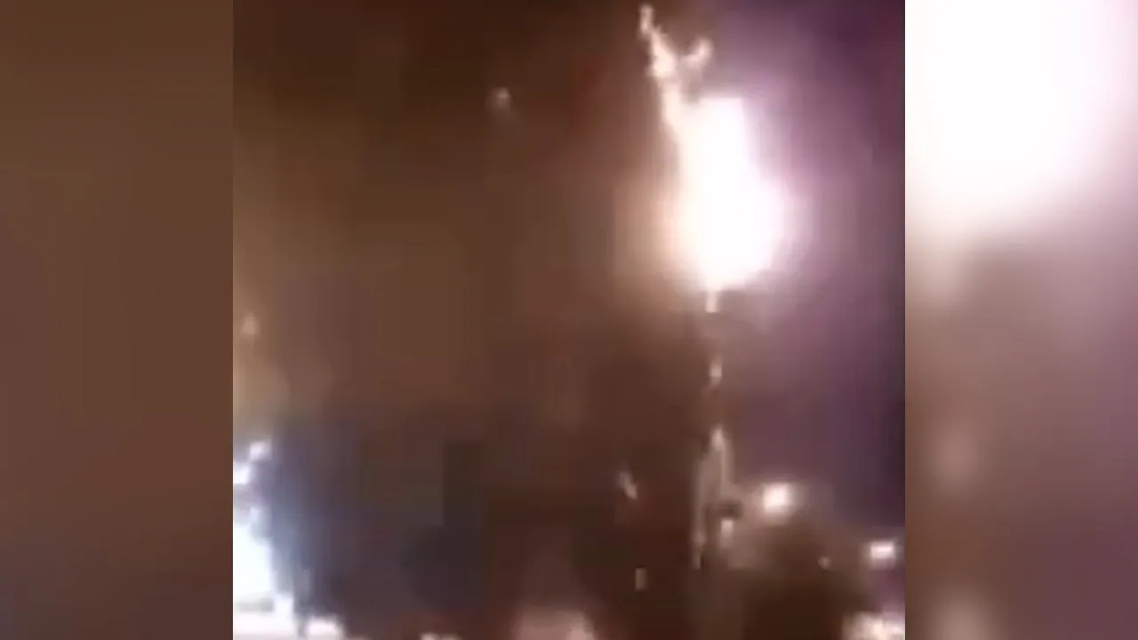 Момент взрыва украинского беспилотника у жилого дома в Энгельсе попал на видео