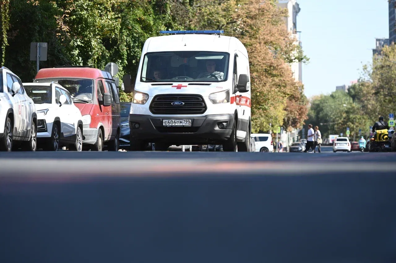 Россиянка оставила годовалого малыша в машине, нагревшейся до +50°, а открыть дверь не смогла