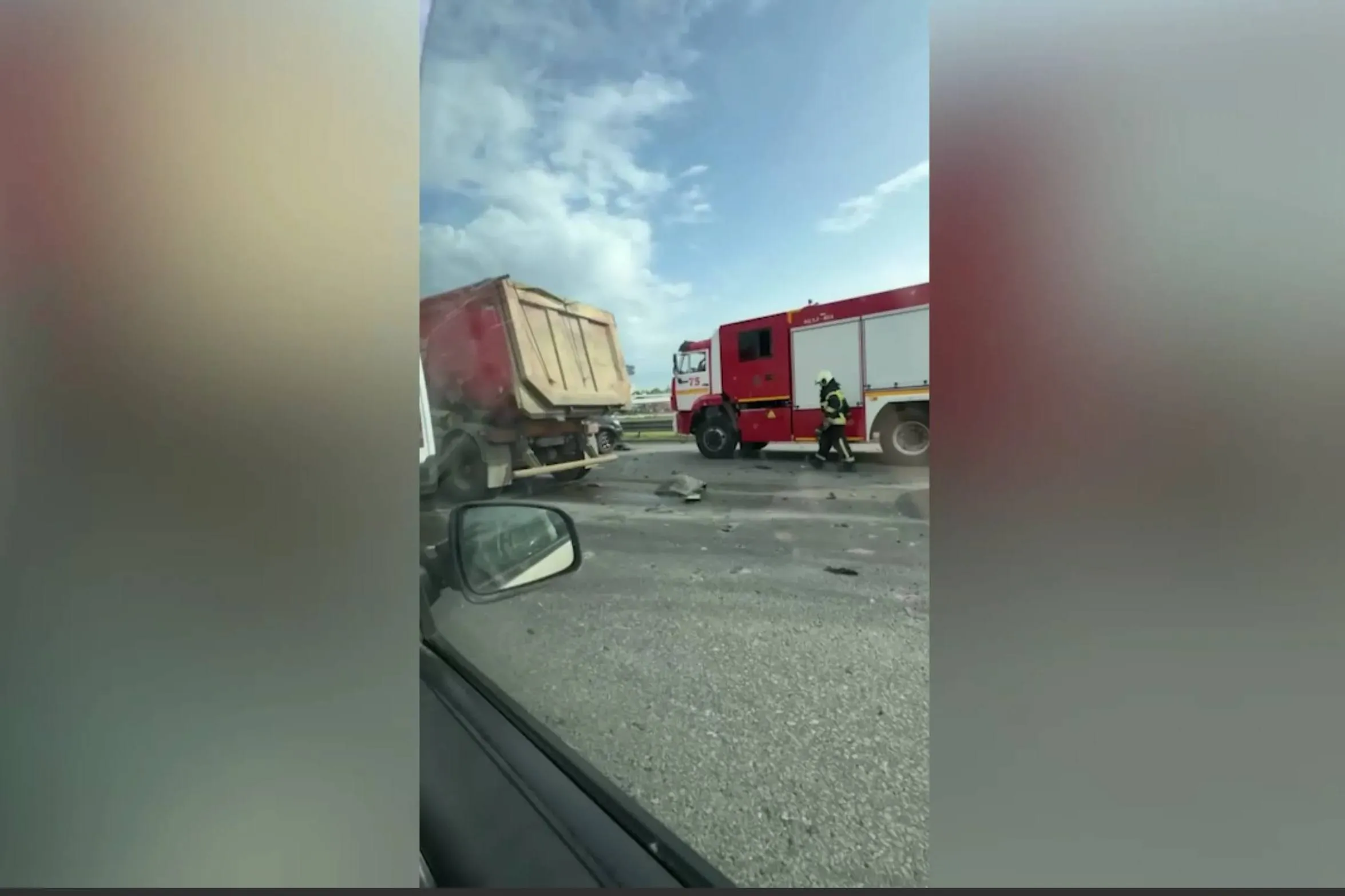 В Петербурге грузовик снёс девять машин, три человека пострадали