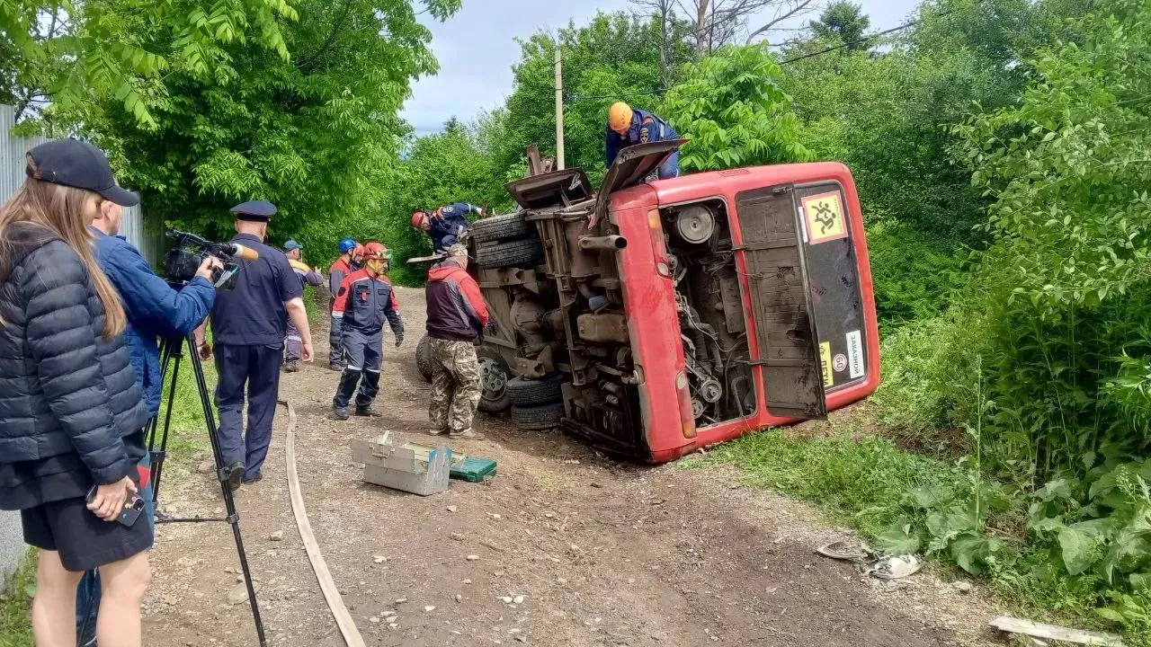 В Хабаровском крае перевернулся автобус с детьми