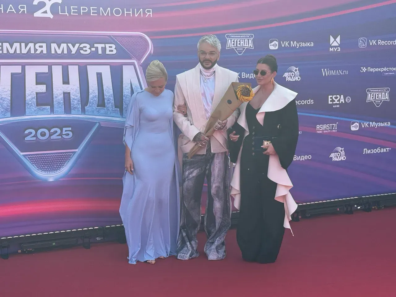 «Жив, цел, орёл!»: Филипп Киркоров впервые вышел на публику после госпитализации