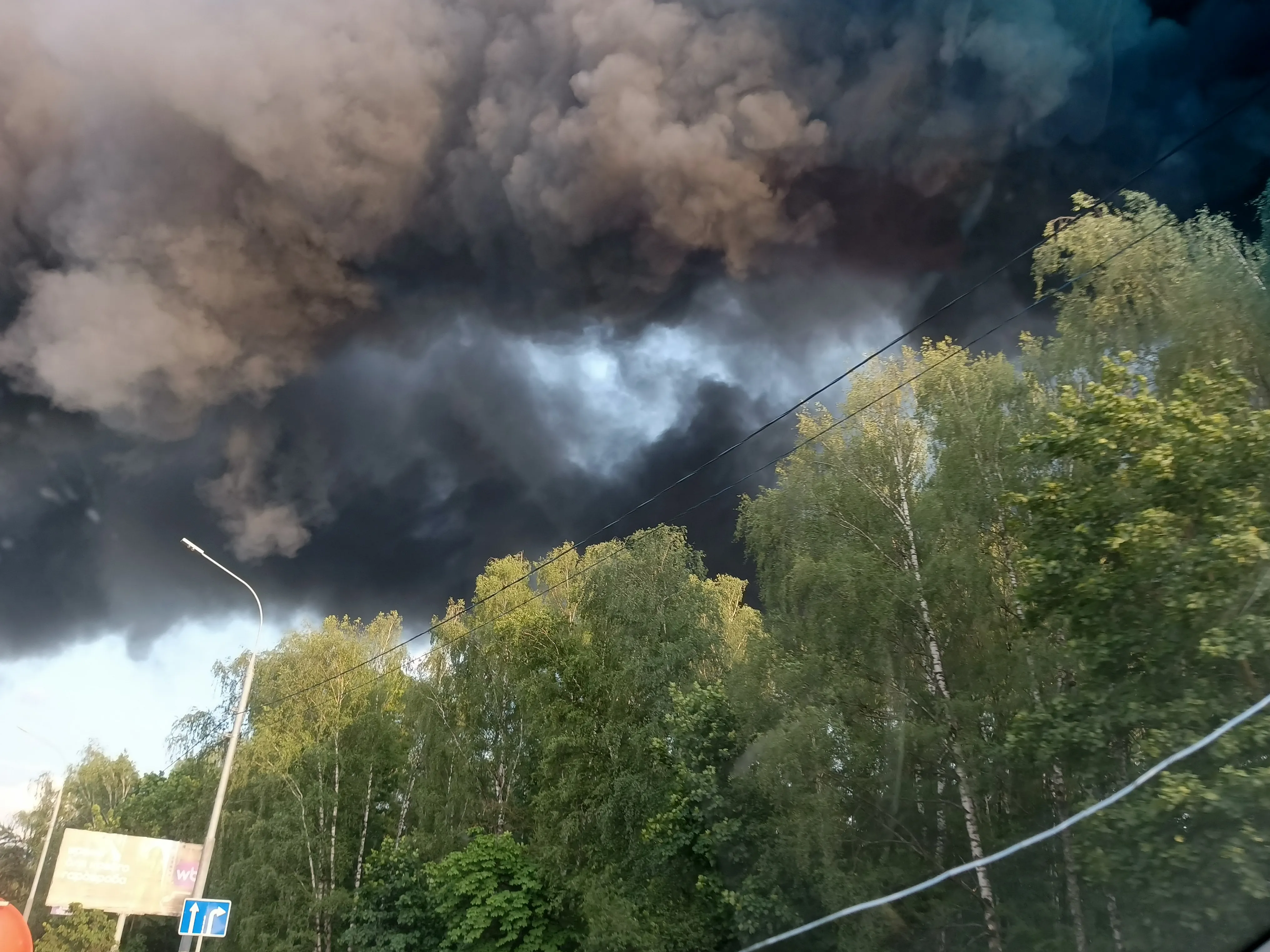Площадь пожара на складе в Подмосковье увеличилась до 20 тысяч квадратов