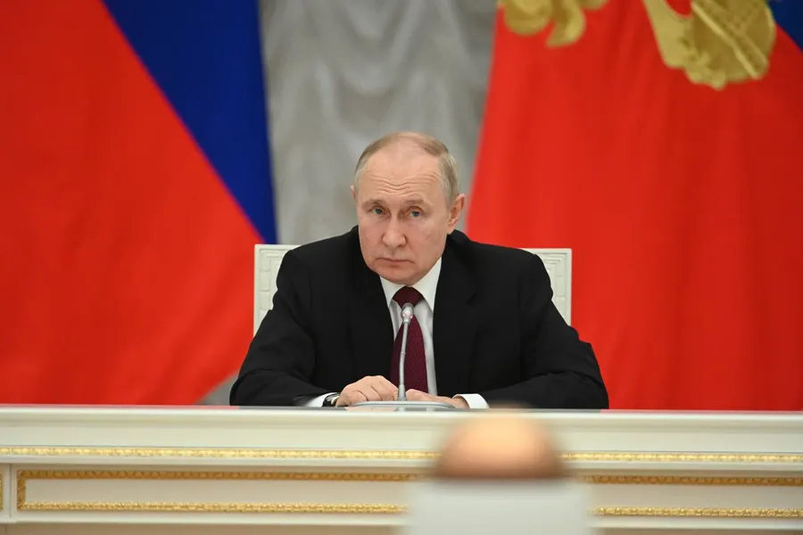 Кортеж Путина приехал в Кремль незадолго до полуночи