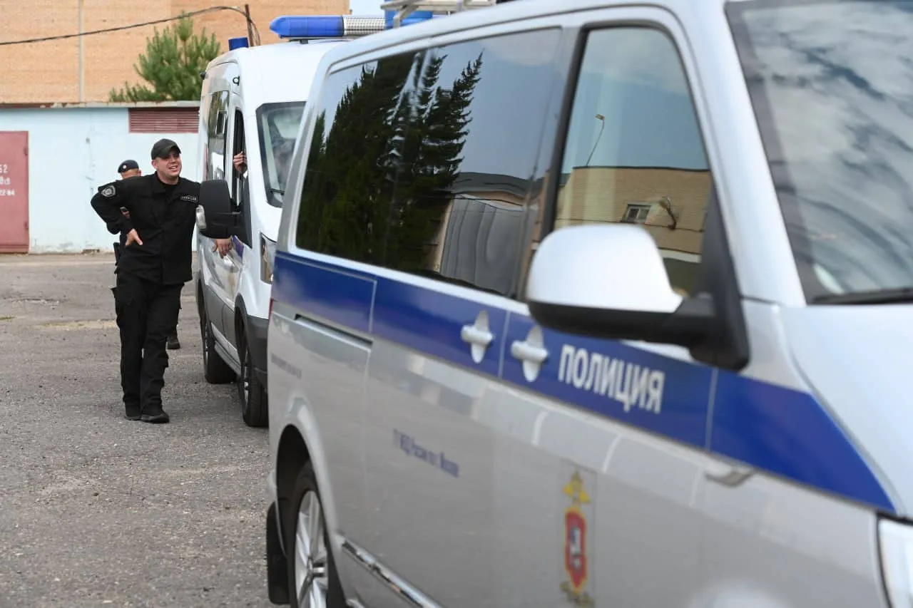 В Ленобласти накрыли наркоферму и арсенал оружия в дачном доме