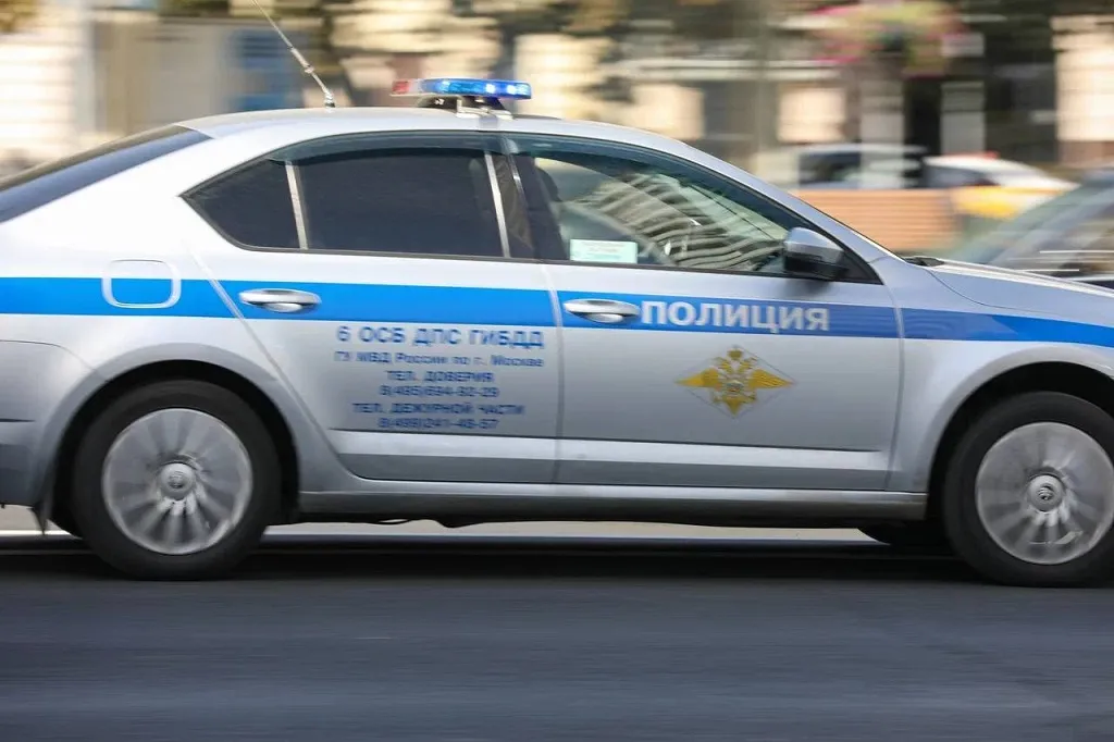 Мужчина потерял сознание от жары и погиб под колёсами иномарки в Москве