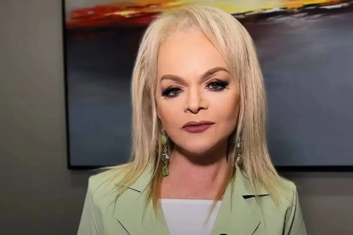 «Пусть видят, какая я»: Долина вышла в свет без макияжа