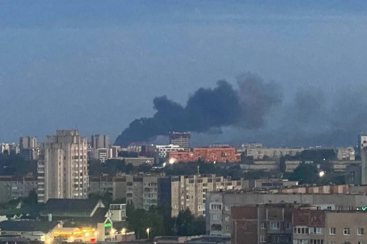 Ночью запад Украины подвергся масштабным ударам ракет и беспилотников
