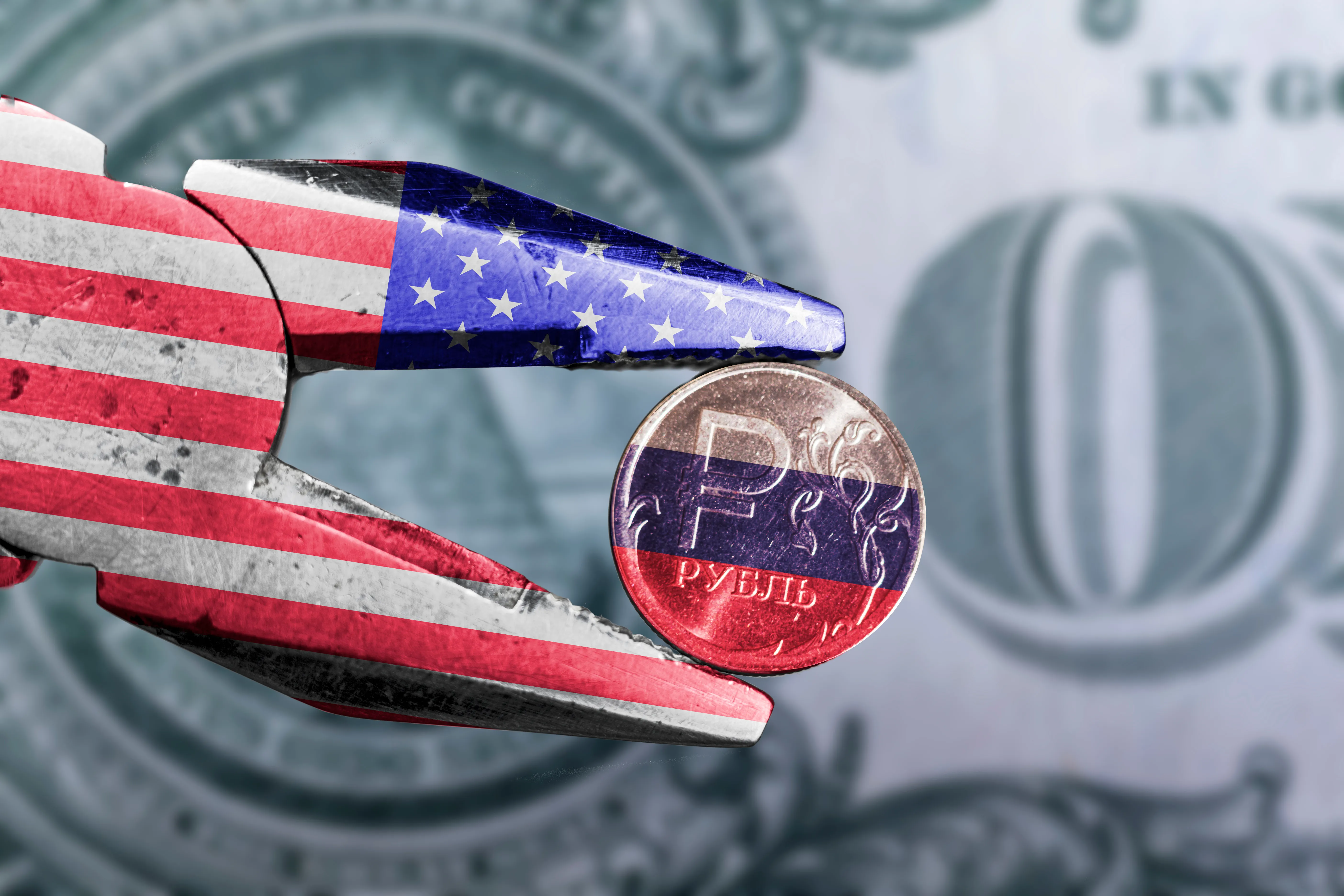 «Запад уже дал максимум»: Дмитрук высмеял новые санкции США и объяснил, почему Украина проигрывает