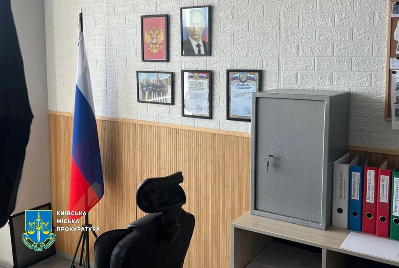 Фейковые грамоты и Путин на стене: В Киеве накрыли целую сеть «сотрудников ФСБ», обманывающих россиян