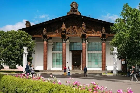 На ВДНХ после двухлетней реставрации открылся павильон «Карелия»