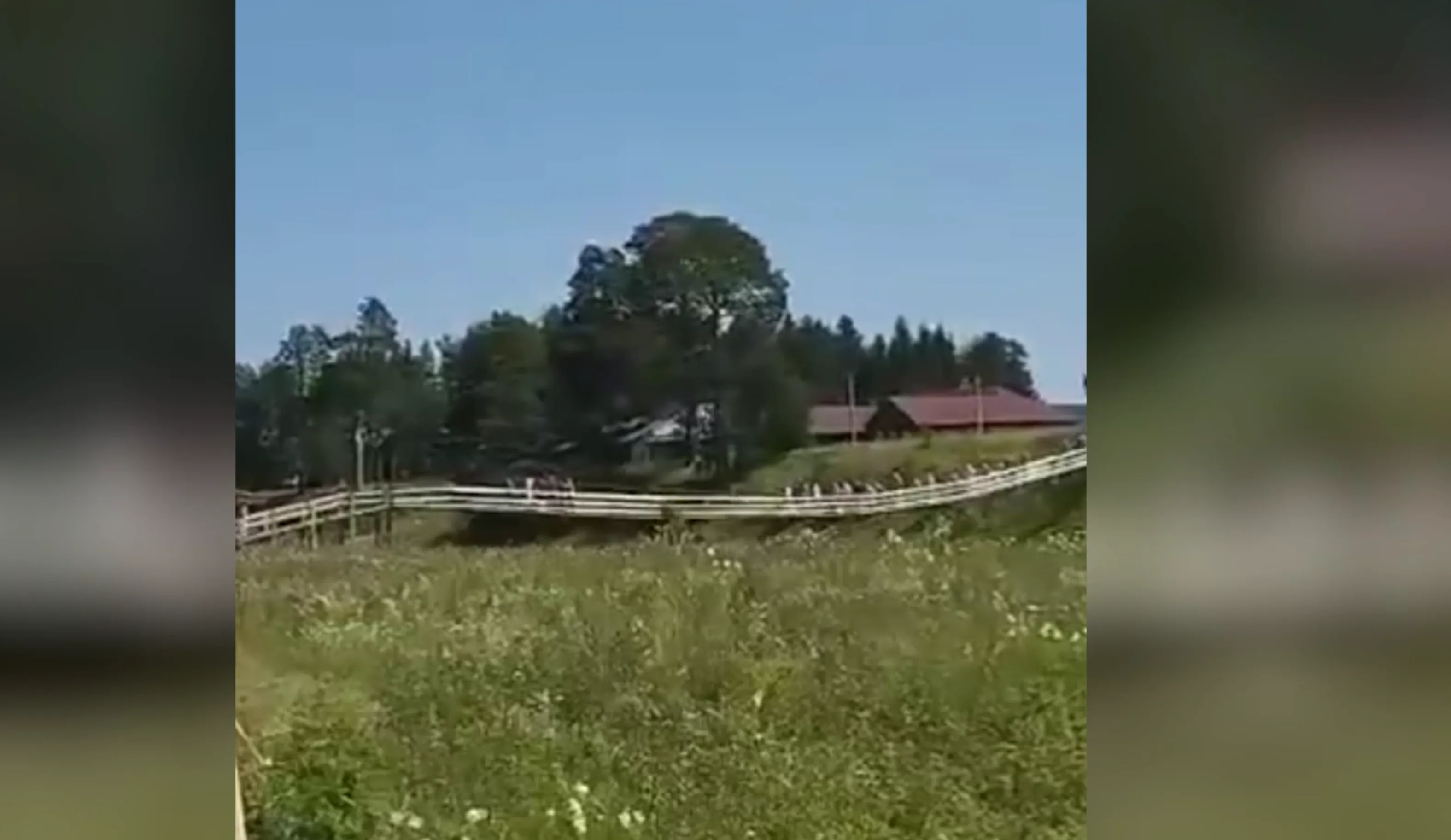«Господи, спаси и помоги»! На видео сняли момент падения моста с крестоходцами в Вологде