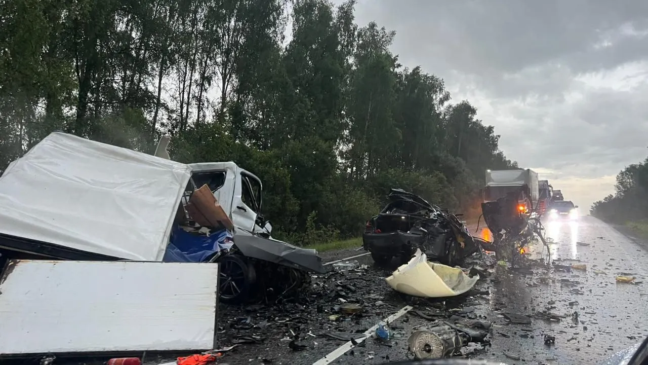 Пять человек погибли при столкновении двух машин в Калужской области