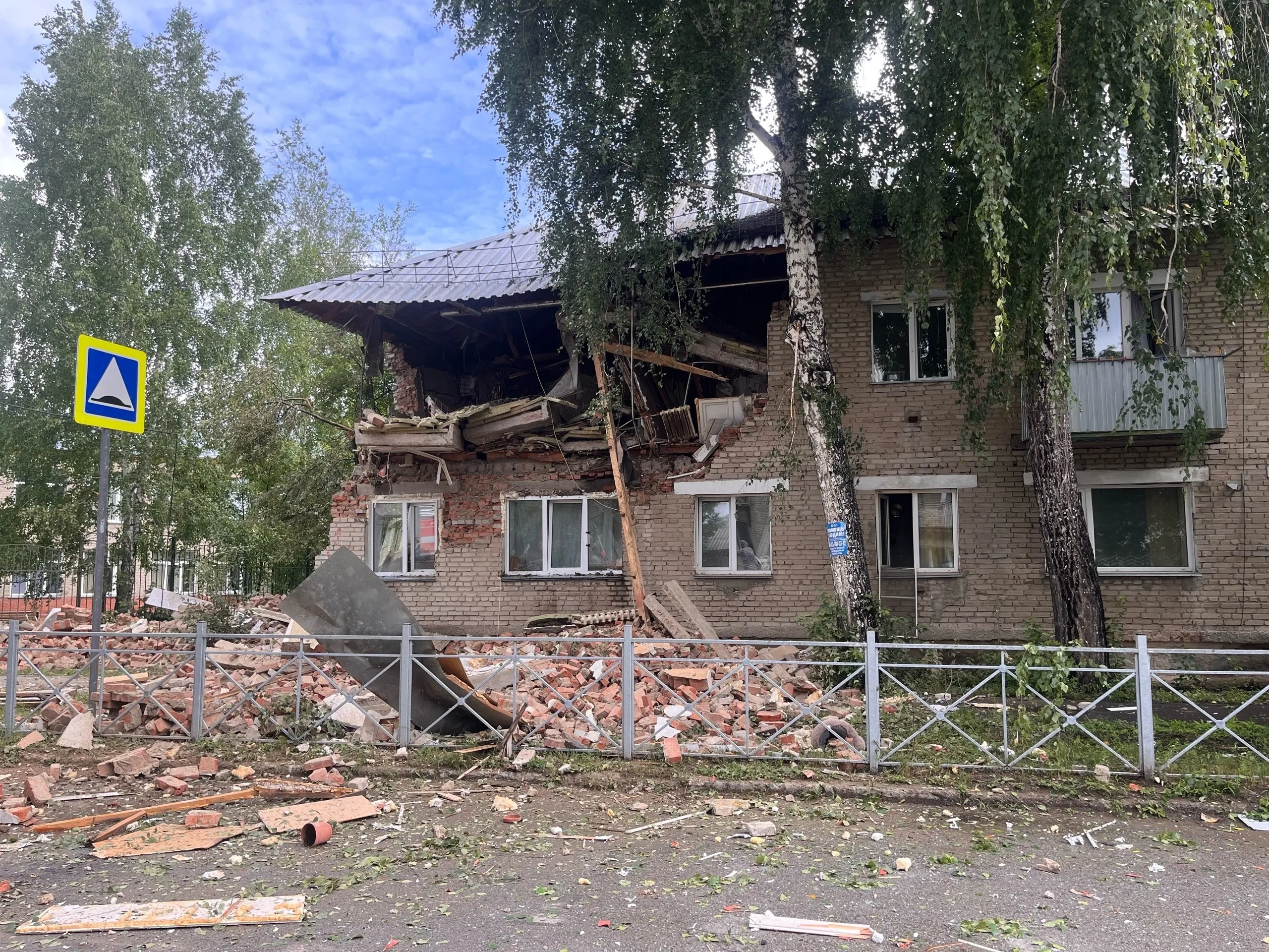 Мощный взрыв снёс второй этаж дома под Новосибирском