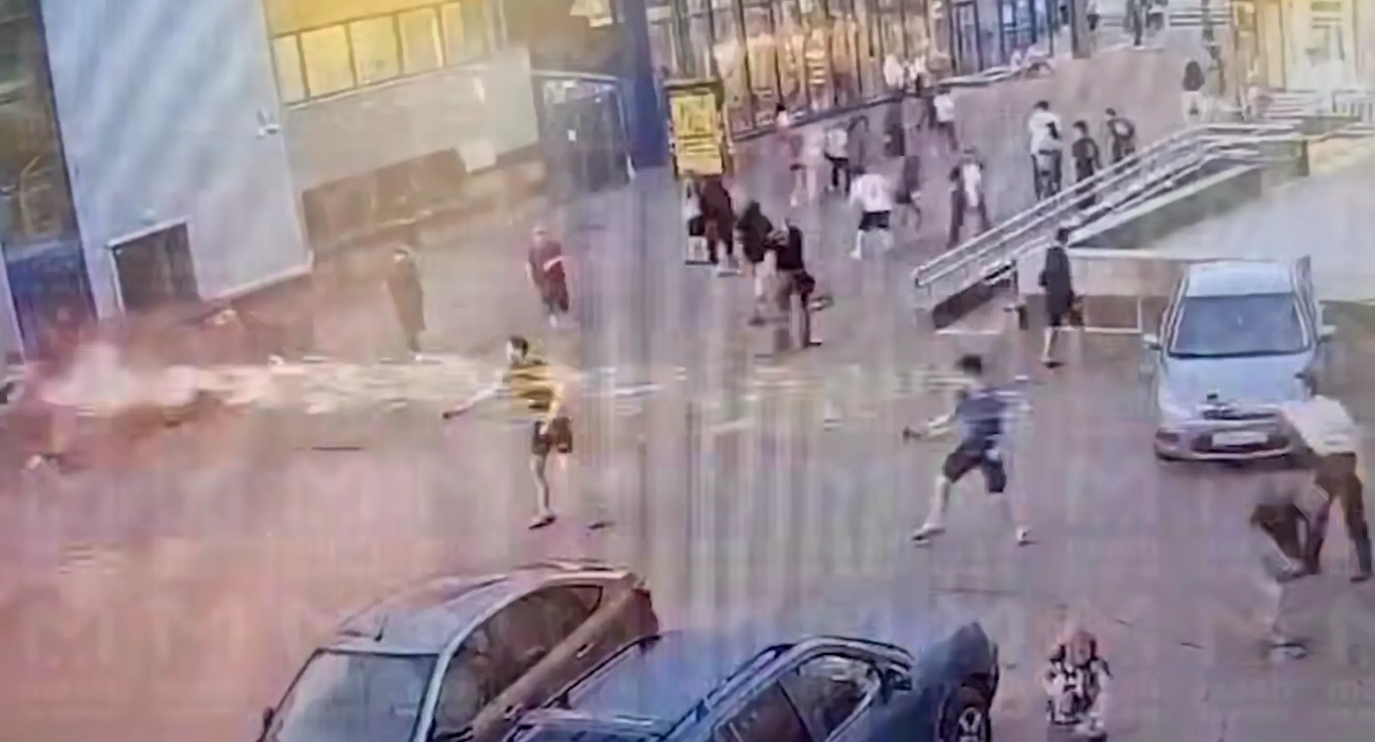 «Огненная» массовая драка подростков с перестрелкой из ракетниц испугала петербуржцев