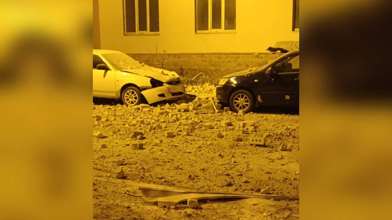 Трое несовершеннолетних пострадали при попадании БПЛА в многоэтажку Воронежа