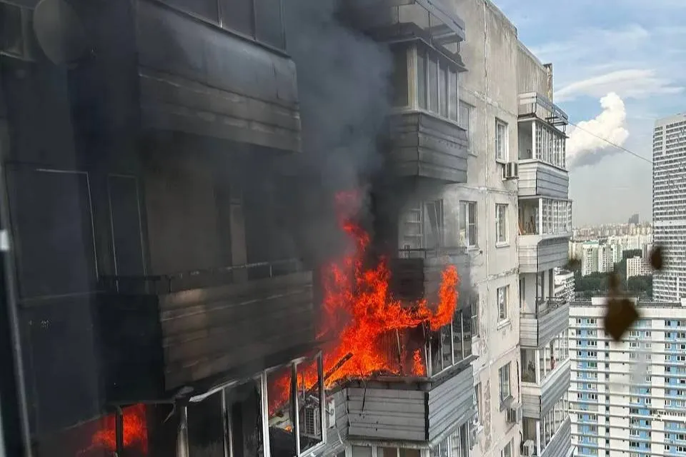 Два человека пострадали при пожаре в многоэтажке в Северном Чертанове
