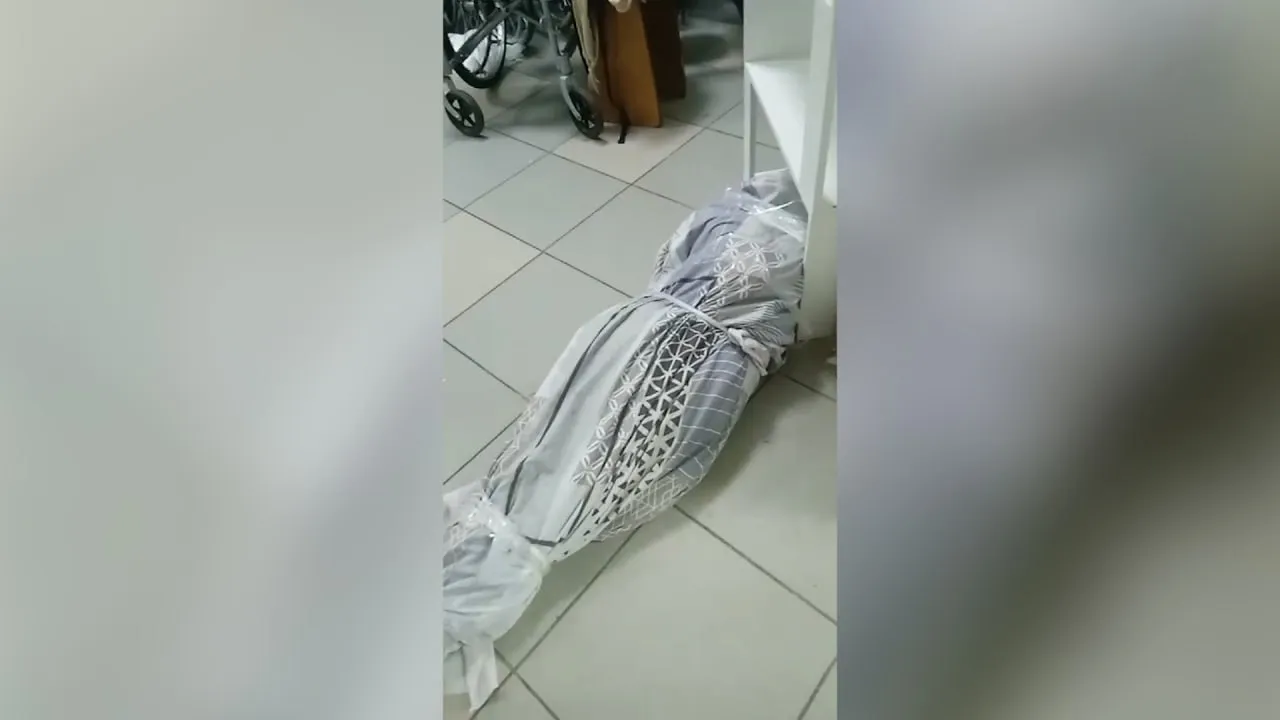 Шокирующее видео: Постояльца пансионата в Уфе пытали, связав и обернув в простыни