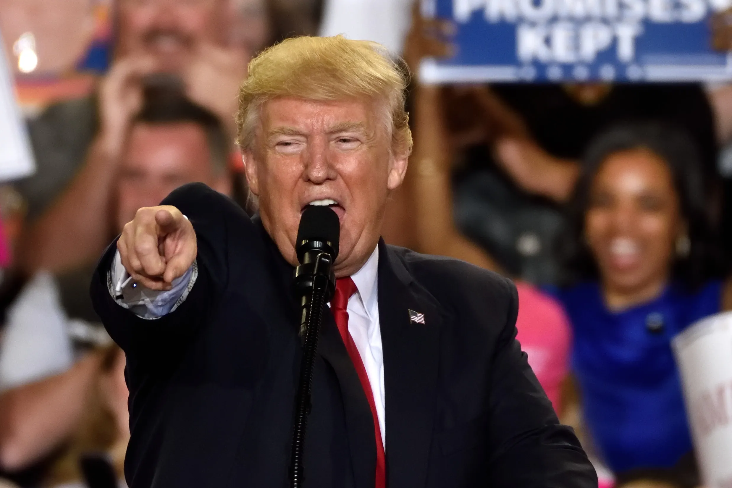 Трамп публично назвал идиотом главу ФРС США