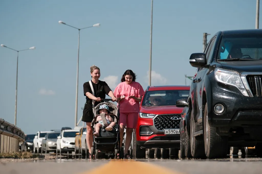 В пробках по обе стороны Крымского моста скопилось 2230 автомобилей