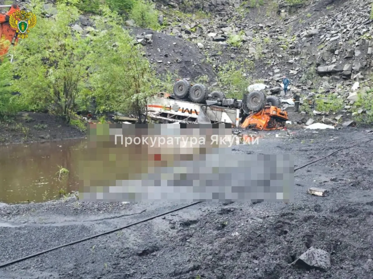 Число погибших при падении вахтового автобуса в Якутии увеличилось до 15
